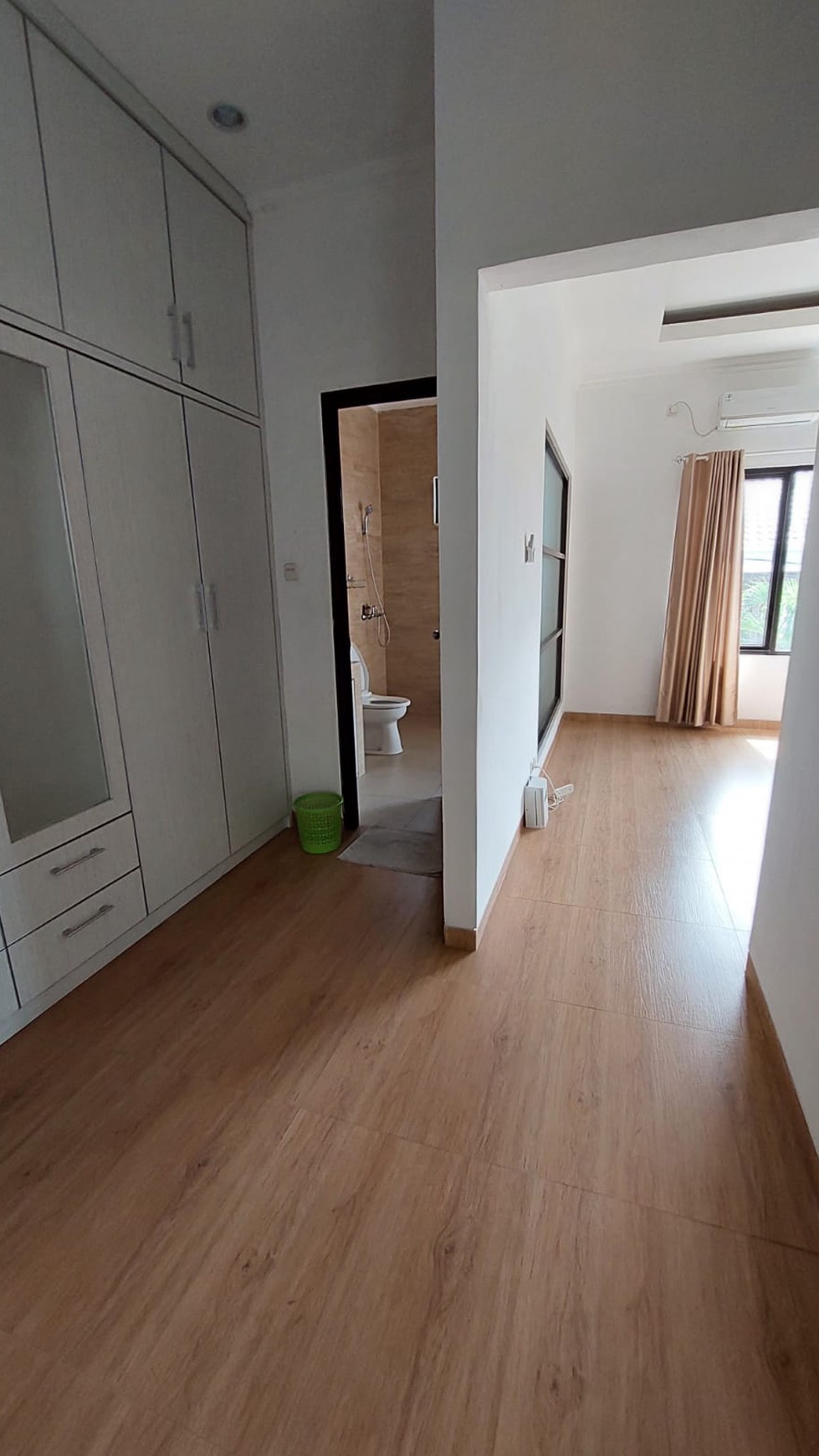 Rumah Bagus Diarea Bintaro Jaya Sektor 9, Dekat Akses Toll & Stasiun KA