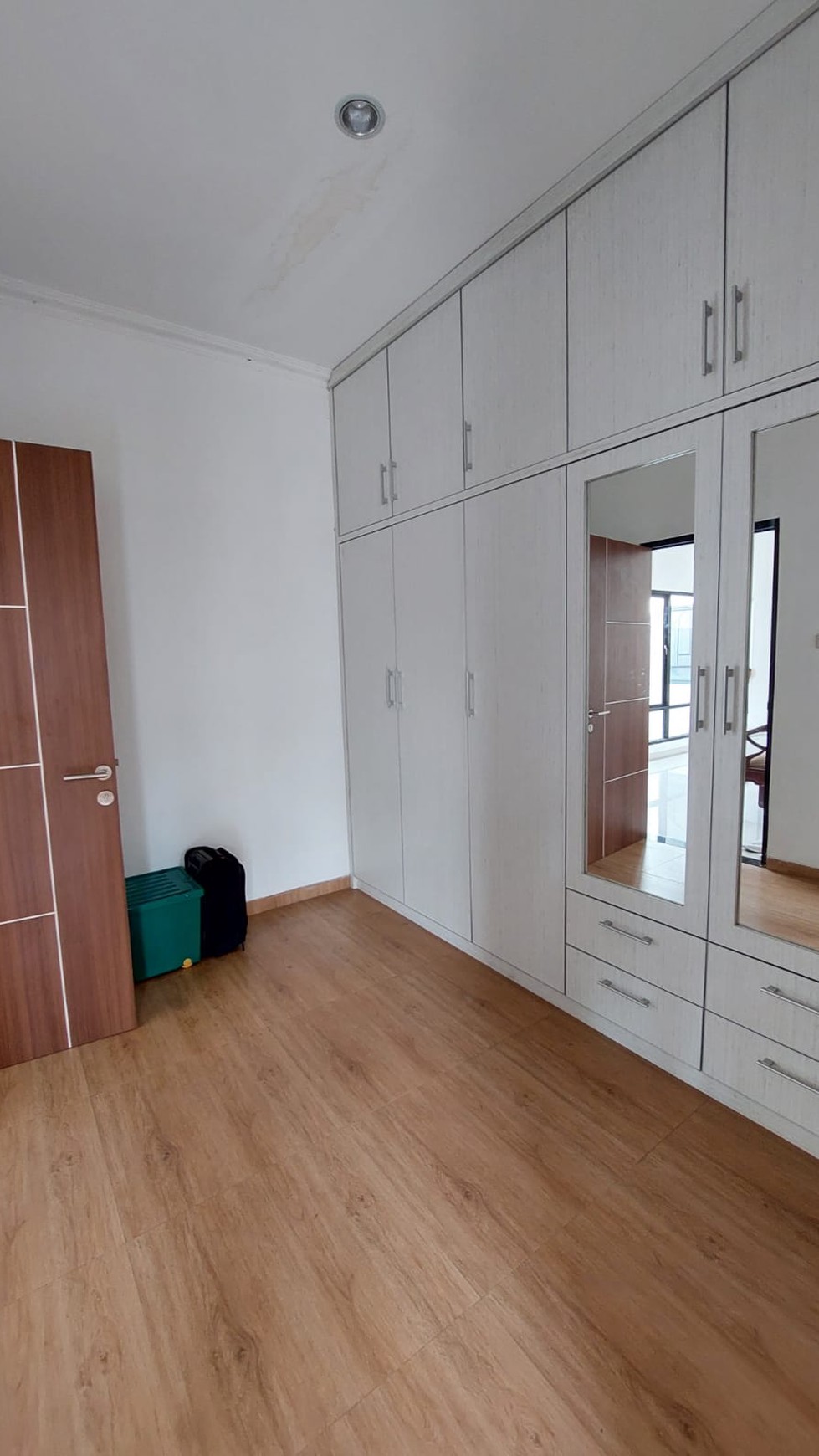 Rumah Bagus Diarea Bintaro Jaya Sektor 9, Dekat Akses Toll & Stasiun KA