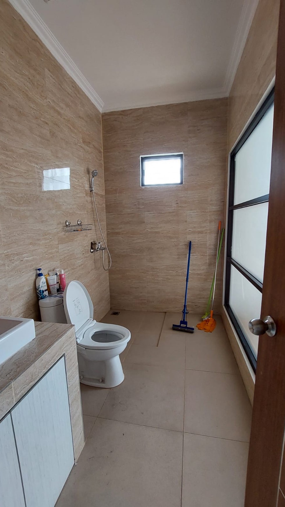 Rumah Bagus Diarea Bintaro Jaya Sektor 9, Dekat Akses Toll & Stasiun KA