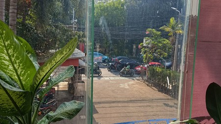 Ruko Gandeng Lokasi Strategis Dekat Patung Pancoran Disewakan 