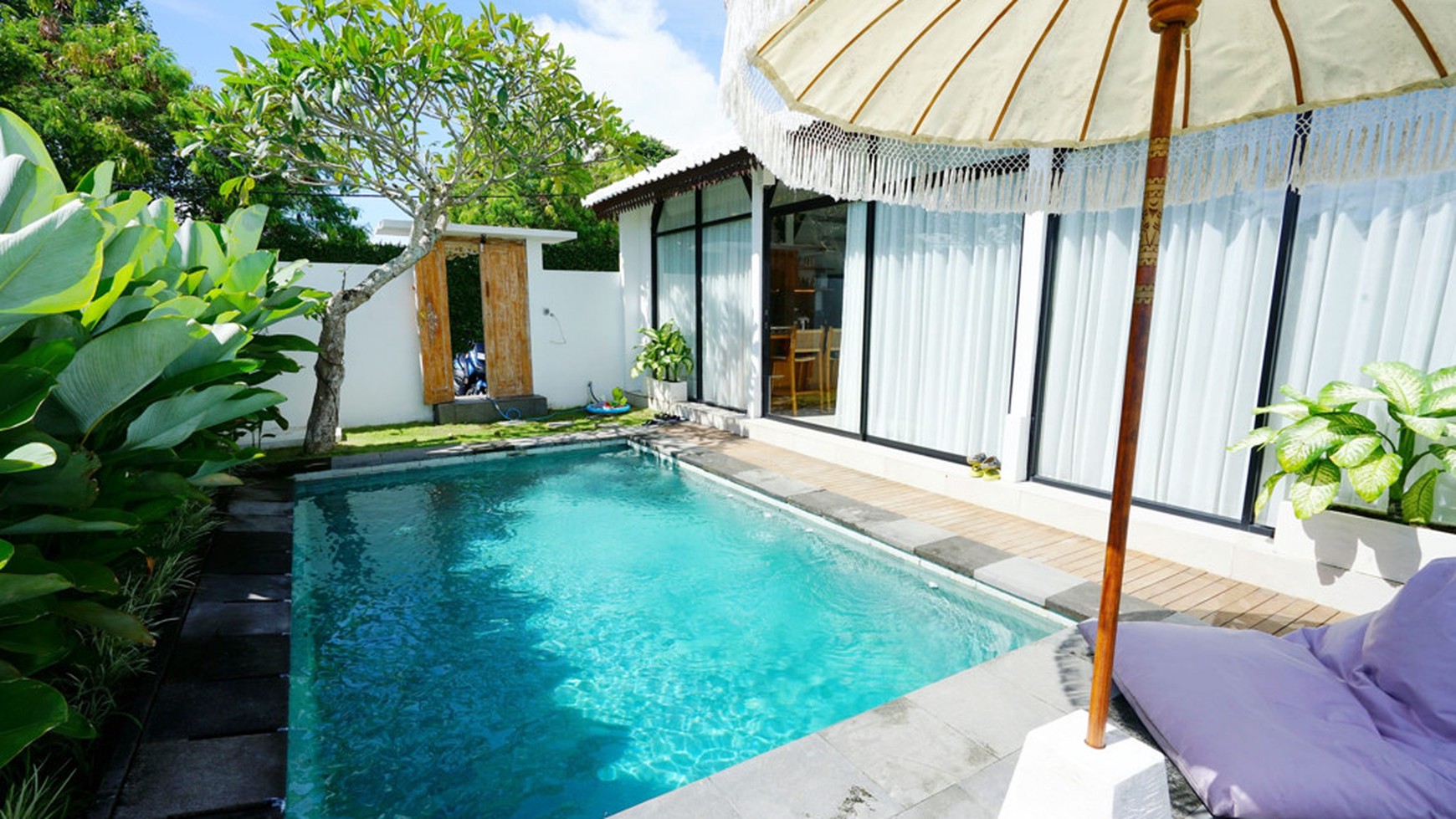 For Sale Leasehold - White villa joglo style with rice field views Canggu