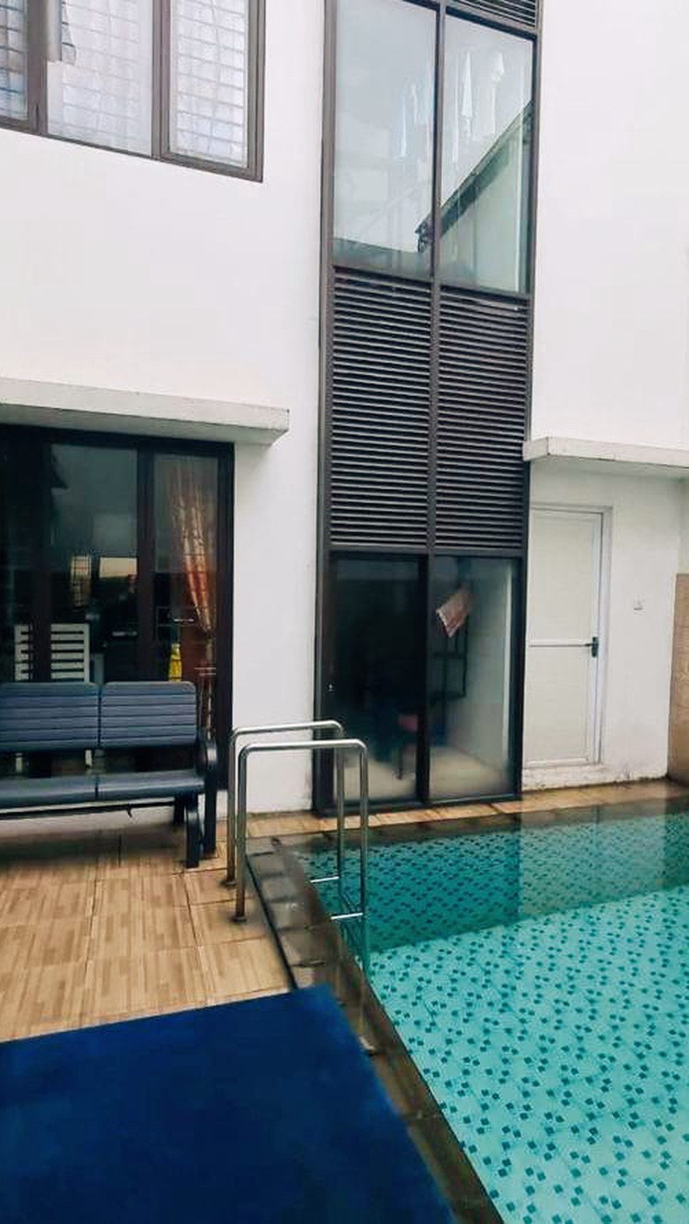 Rumah mandiri  + swimming pool Kencana Loka bsd