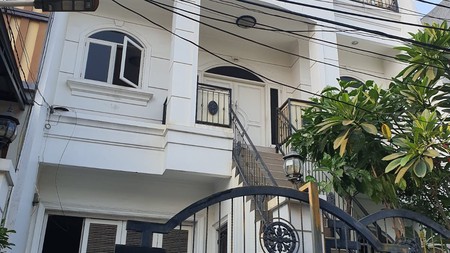 Di Jual cepat rumah 3,5 lantai siap huni di Kelapa Gading Jakarta Utara