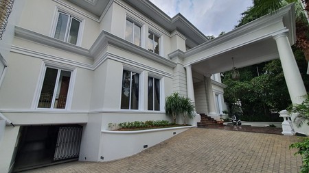 Bright and Luxurious House in Senopati