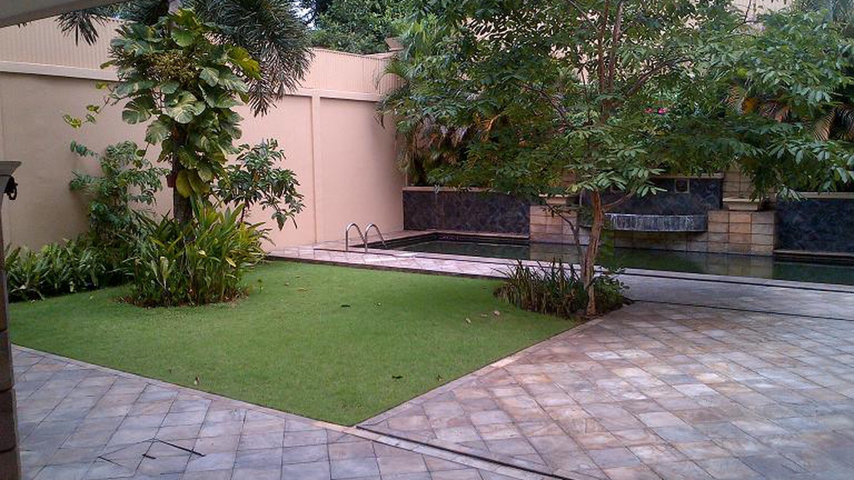 Very Nice Compound in Pejaten Area