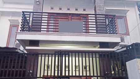 RUMAH 2 LANTAI DI BELAKANG MALL AMPLAZ