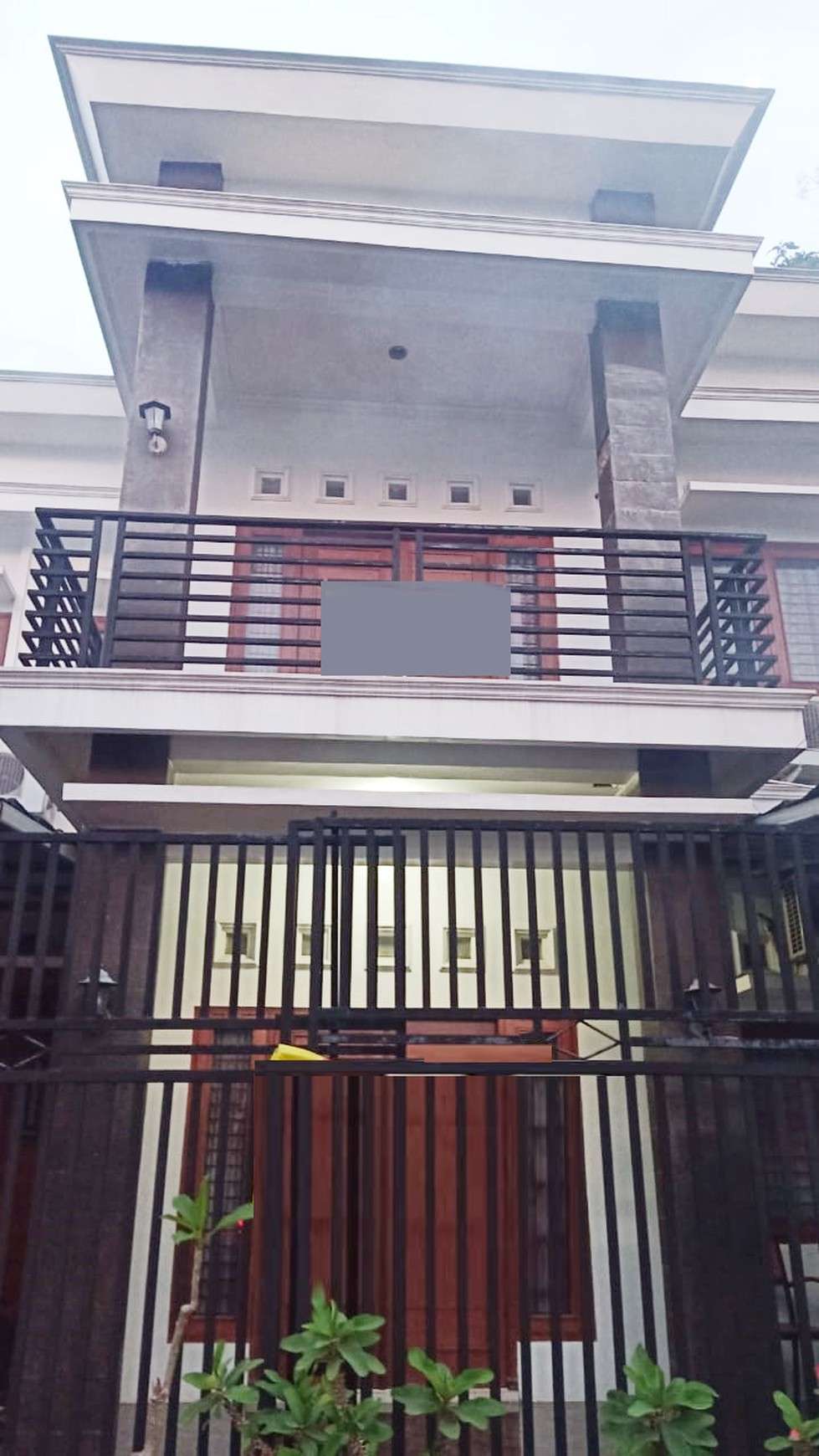 RUMAH 2 LANTAI DI BELAKANG MALL AMPLAZ