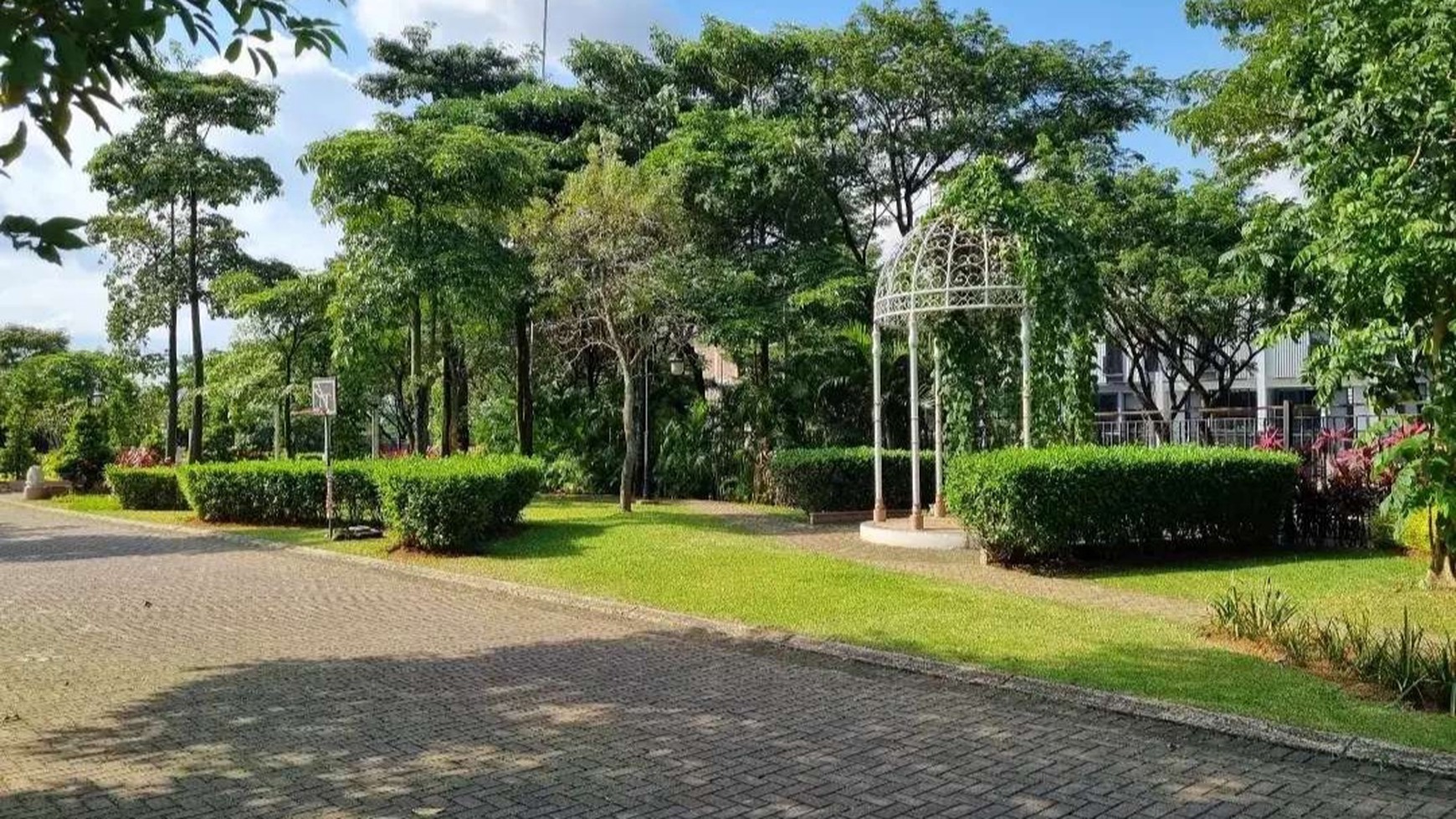 Termurah. Rumah Mewah Cluster Hyland Greenwich Park, BSD