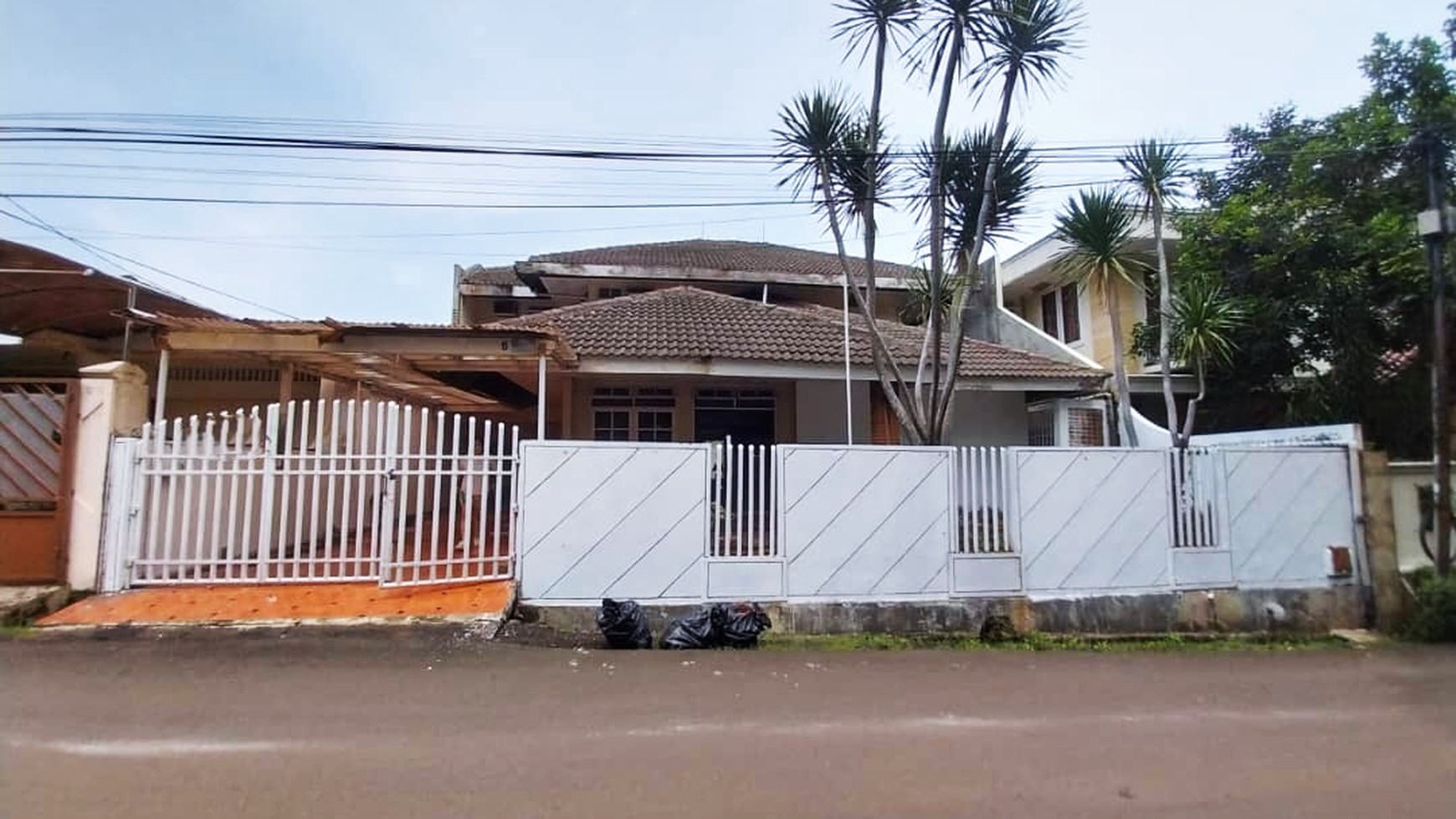 Termurah. Rumah 2 Lantai Di Cirendeu Permai