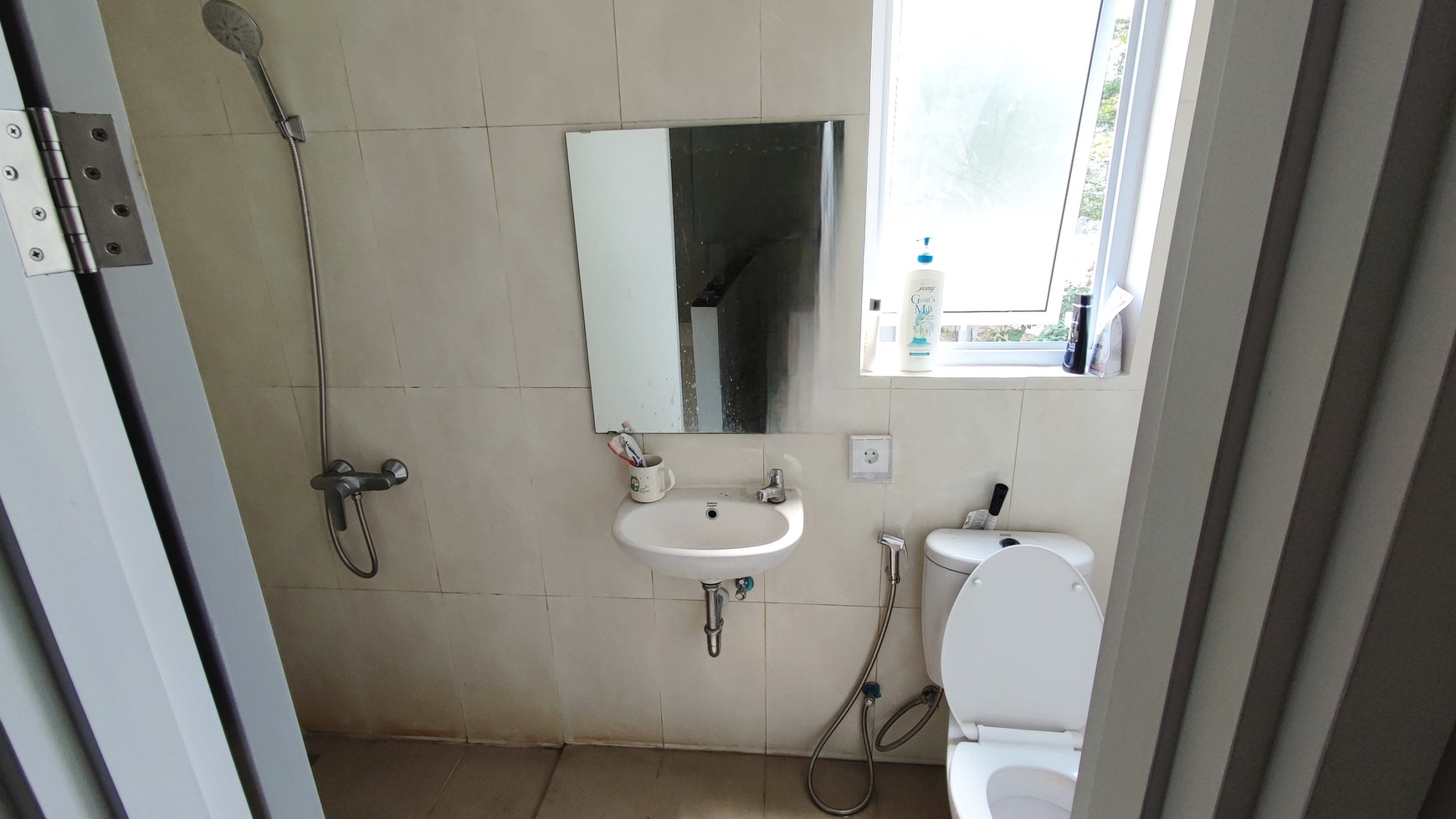 Hot Price. Rumah 2 Lantai Modern Vanya Park Azura, BSD.