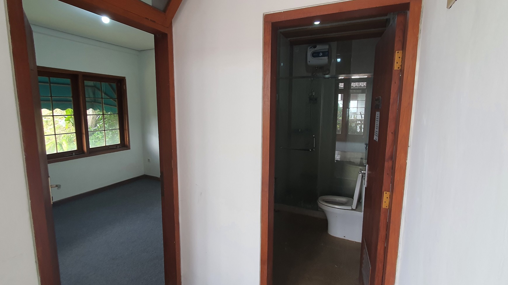 rumah klasik di bandung utara , dekat Universitas Maranatha cocok untuk villa ,  usaha bnb atau kafe.