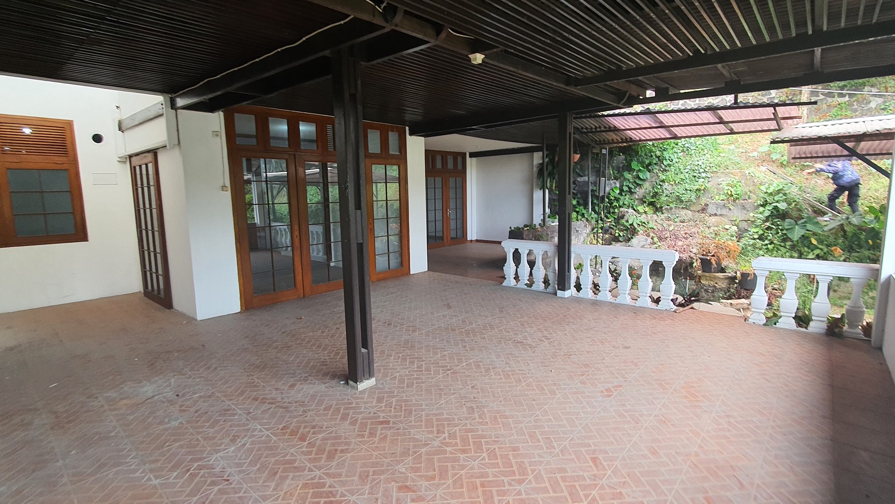 rumah klasik di bandung utara , dekat Universitas Maranatha cocok untuk villa ,  usaha bnb atau kafe.