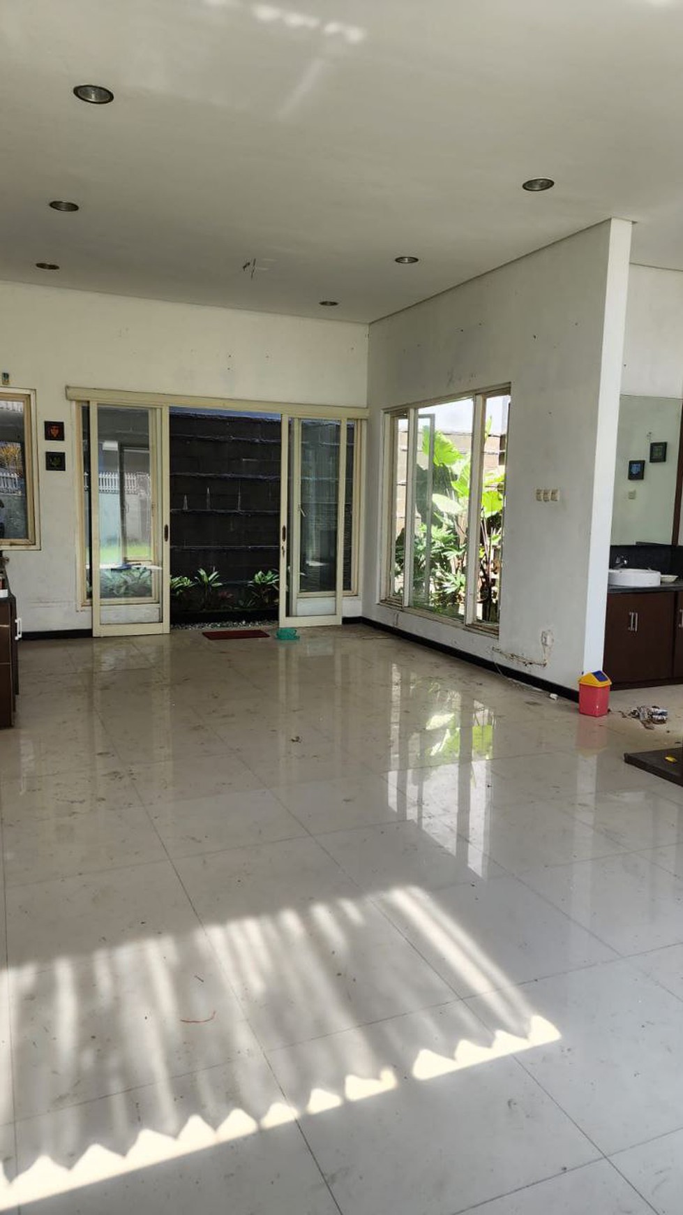 Dijual Rumah Babatan Pratama Wiyung Jalan Utama Model Minimalis