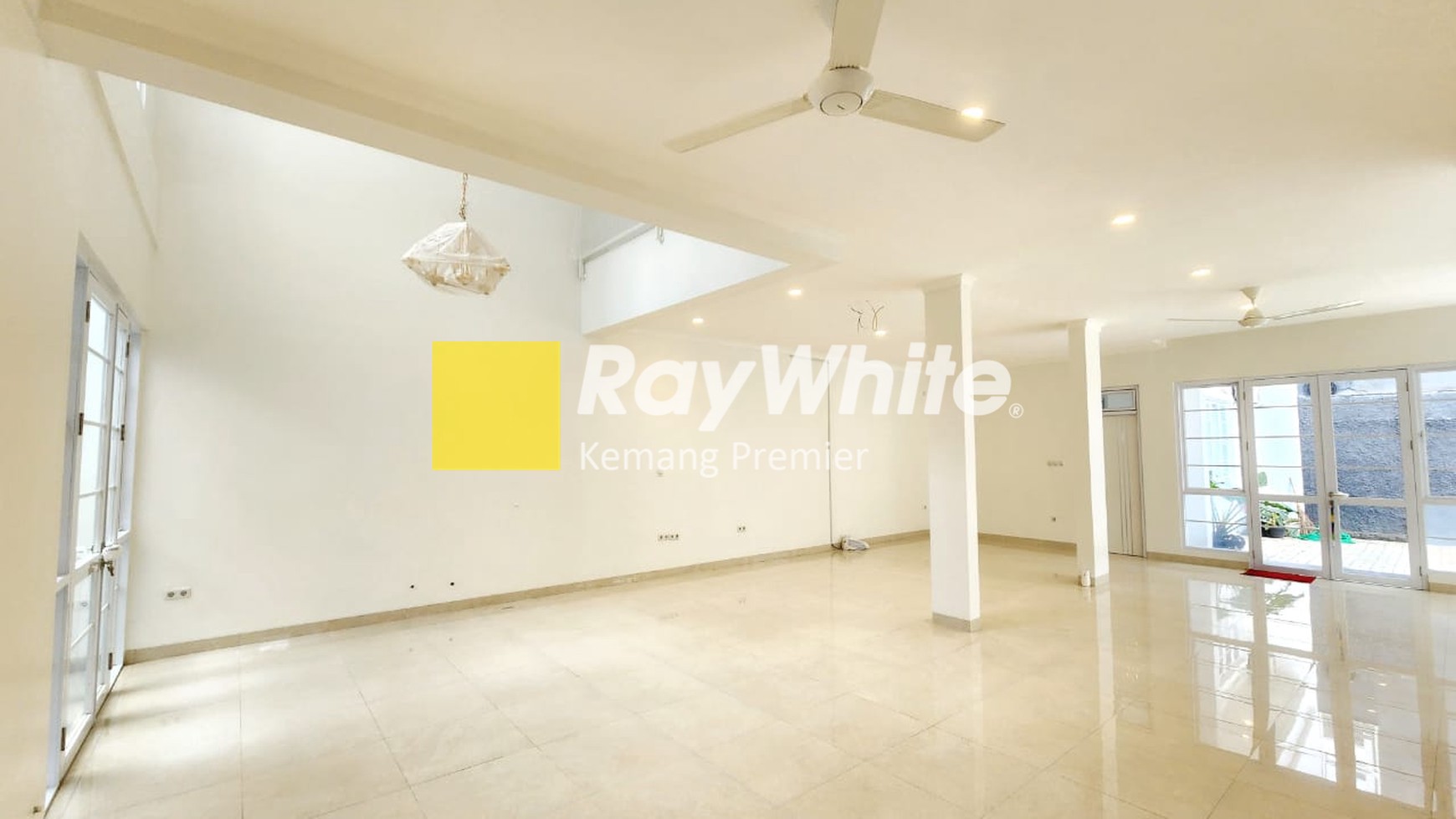 FOR SALE
Rumah 3 Lantai, Brand Baru, Sertifikat Hak Milik, IMB Dan PBB
Di Jalan Kebagusan Raya, TB Simatupang
Jakarta Selatan
( Cluster Kebagusan Raya )