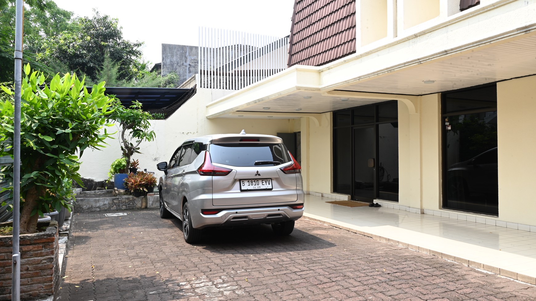 Dijual Rumah Lama di Prime Area Jl Panglima Polim IV