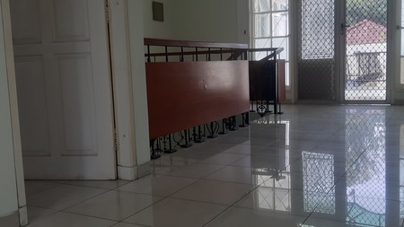 Rumah dua lantai Jalan Erlangga, Kebayoran Baru, Jakarta Selatan. Sertifikat SHM. Selangkah menuju Senopati dan SCBD dan jalan Gunawarman