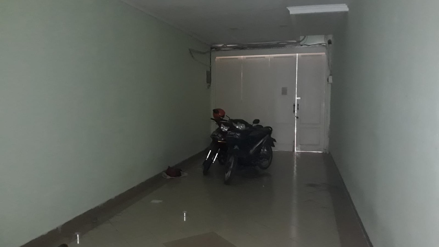 Rumah dua lantai Jalan Erlangga, Kebayoran Baru, Jakarta Selatan. Sertifikat SHM. Selangkah menuju Senopati dan SCBD dan jalan Gunawarman