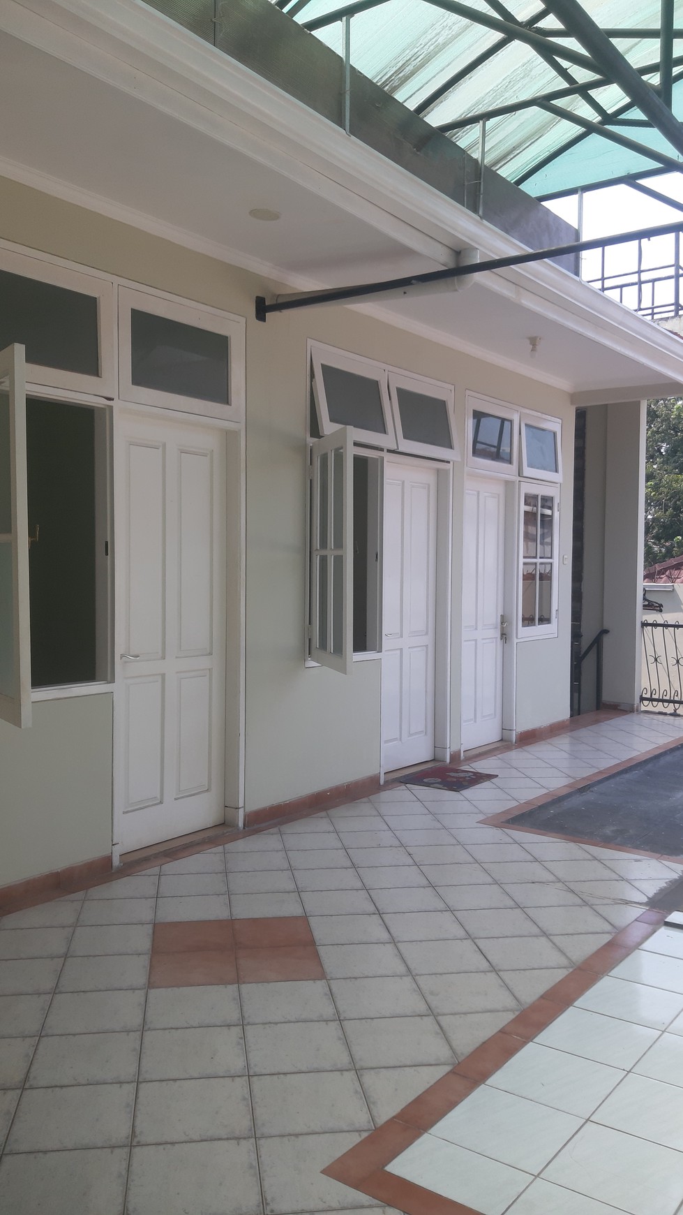 Rumah dua lantai Jalan Erlangga, Kebayoran Baru, Jakarta Selatan. Sertifikat SHM. Selangkah menuju Senopati dan SCBD dan jalan Gunawarman