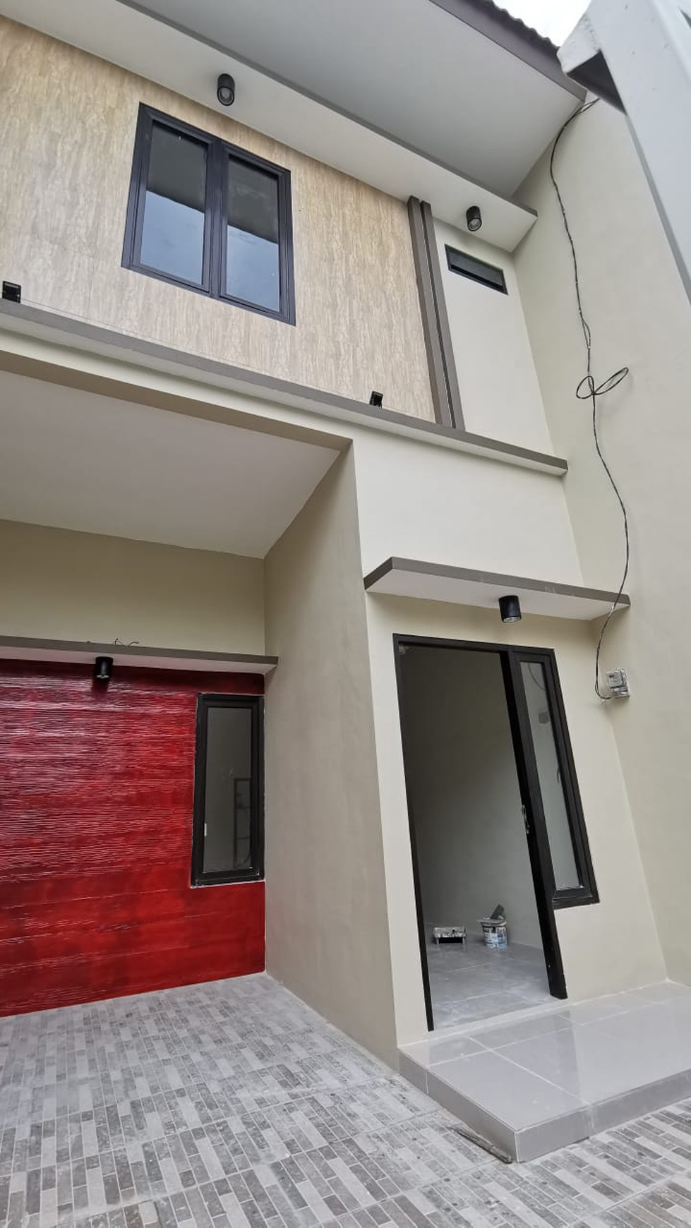 1121. Dijual Rumah Unit A Jalan utama Kutisari Indah Utara