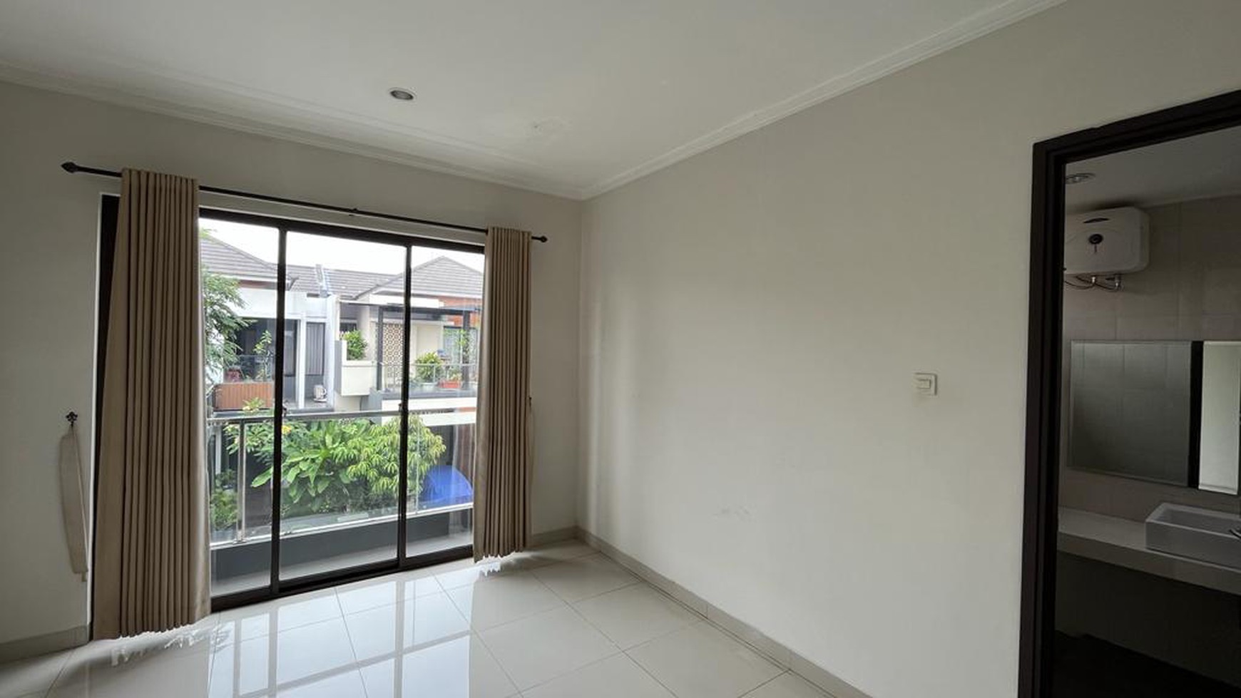 Dijual Rumah Bagus di Discovery Serenity, Sektor 9, Bintaro Jaya.