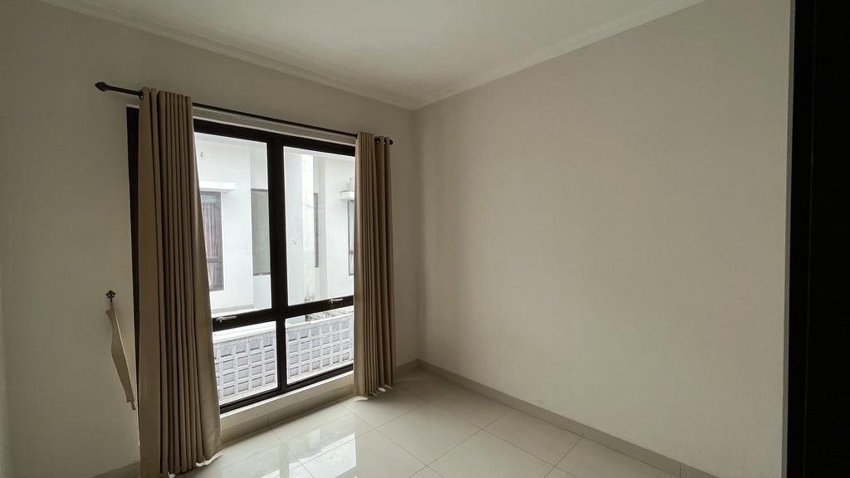 Dijual Rumah Bagus di Discovery Serenity, Sektor 9, Bintaro Jaya.