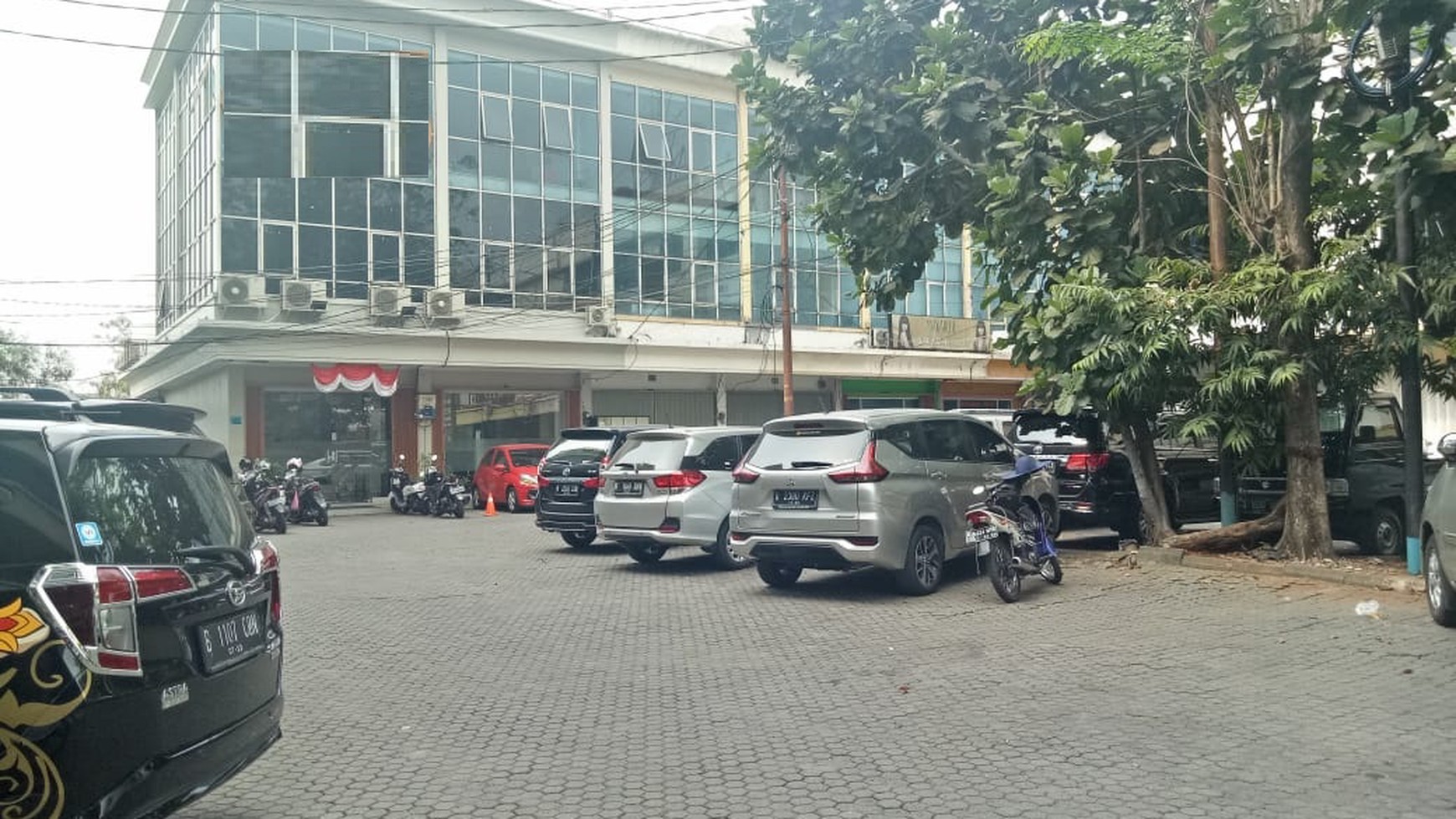 Ruko Gandeng Siap pakai, lokasi strategis di  jalan raya  2 Jalur, di Ciledug Tangerang