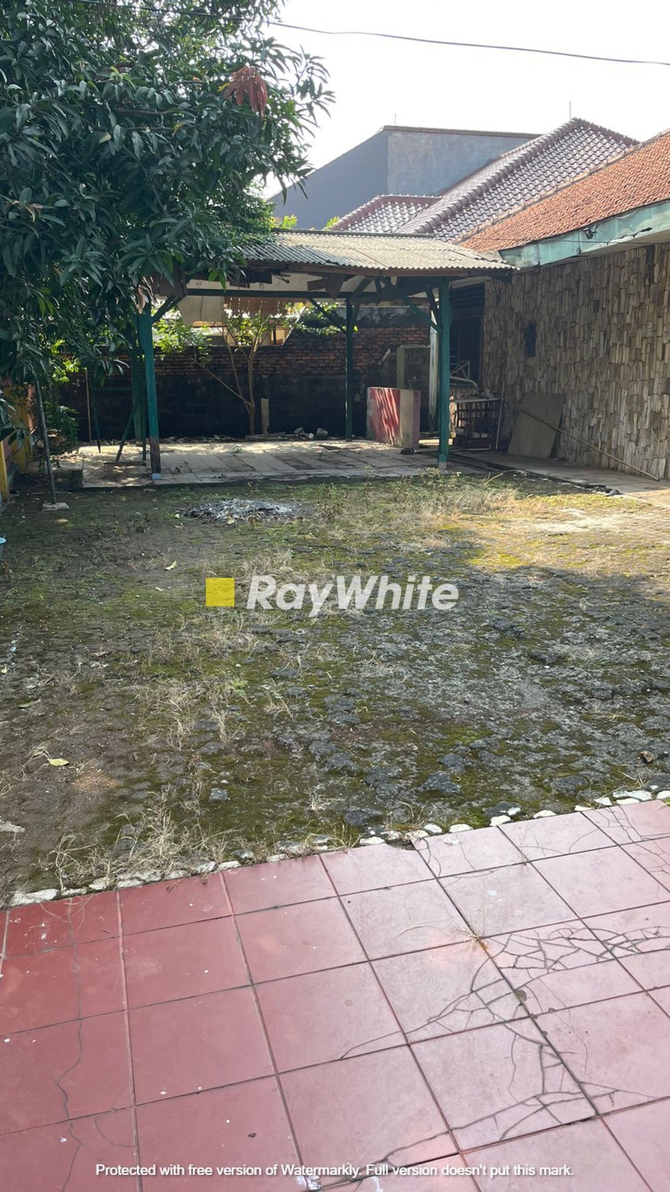 Rumah Tua, Cocok Untuk Tempat Usaha Lokasi Jatiwaringin Jakarta Timur