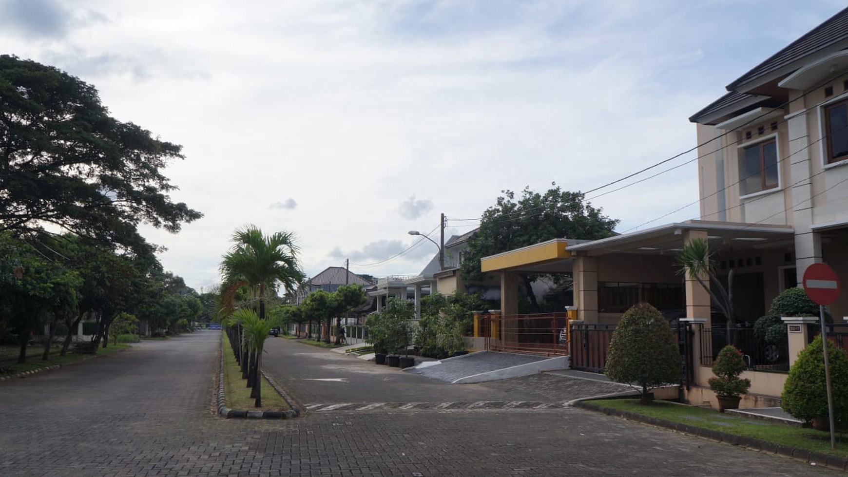 Rumah Bernuansa Villa Material Berkualitas Di Kemang Pratama