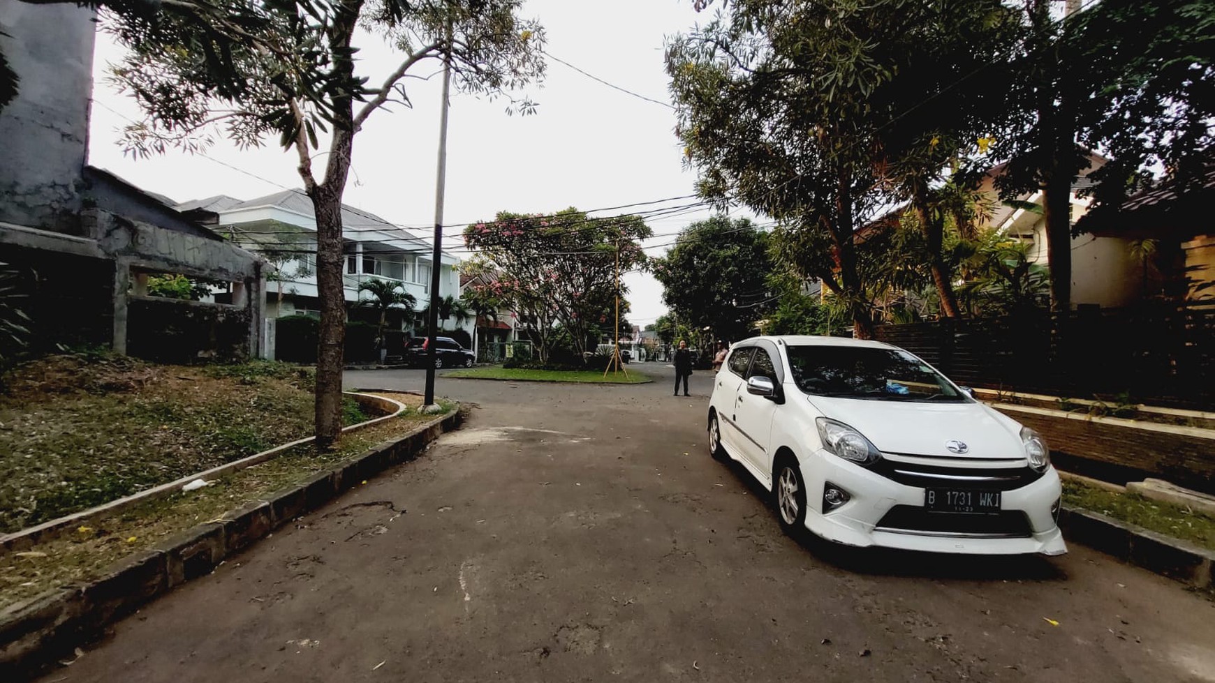 Kavling Siap Bangun dengan Bentuk Persegi dalam Perumahan Pisok, Bintaro