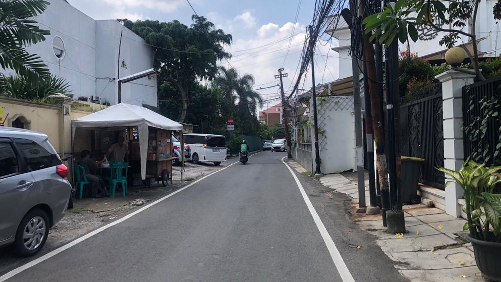 Rumah siap huni depan Jalan Raya , Cilandak - Jakarta Selatan 