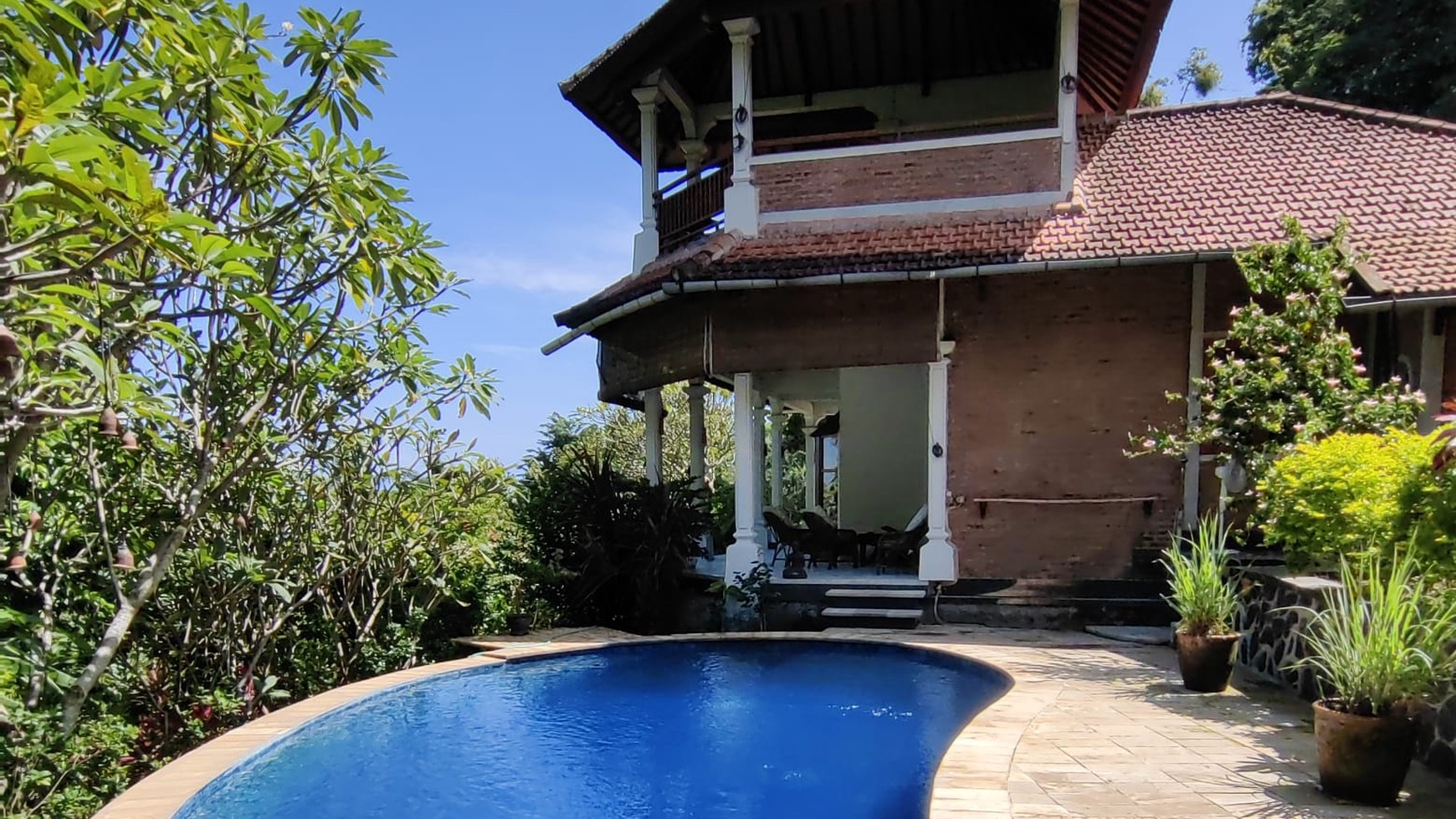 HILLSIDE VILLA WITH SWIMMING POOL IN SINALUD, LOVINA