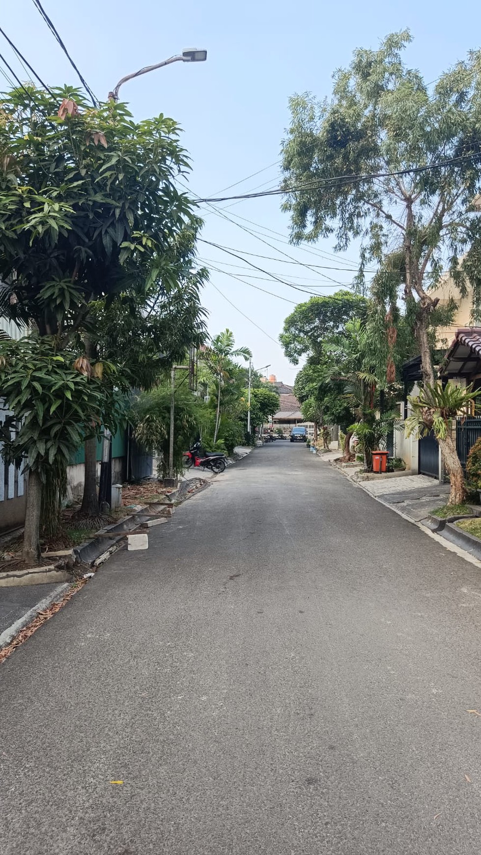 Rumah siap huni Jl Gedung Hijau, Pondok Indah, Jakarta Selatan.