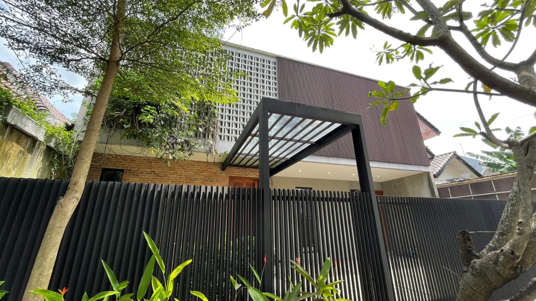 Rumah modern di Komplek Villa Delima 