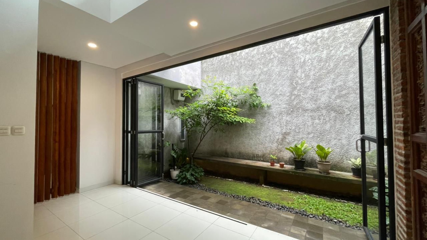 Rumah modern di Komplek Villa Delima 