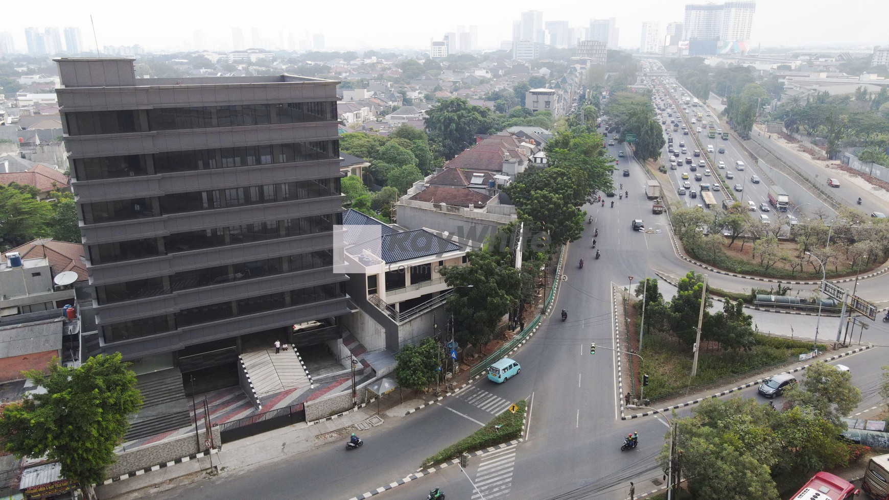 Gedung Baru Simatupang Jl. Pondok Pinang, Bagus, 8,5 Lantai Luas Bangunan 4000m.