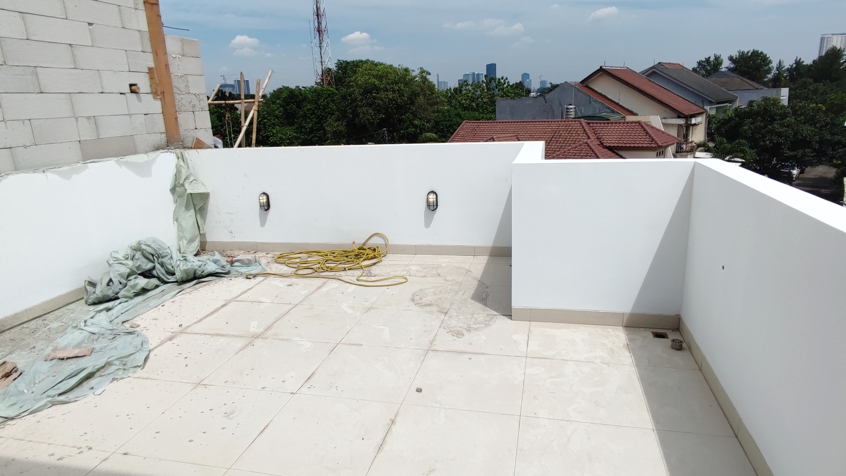 Flash Sale. Rumah 3 Lantai Di Villa Melati Mas, Serpong