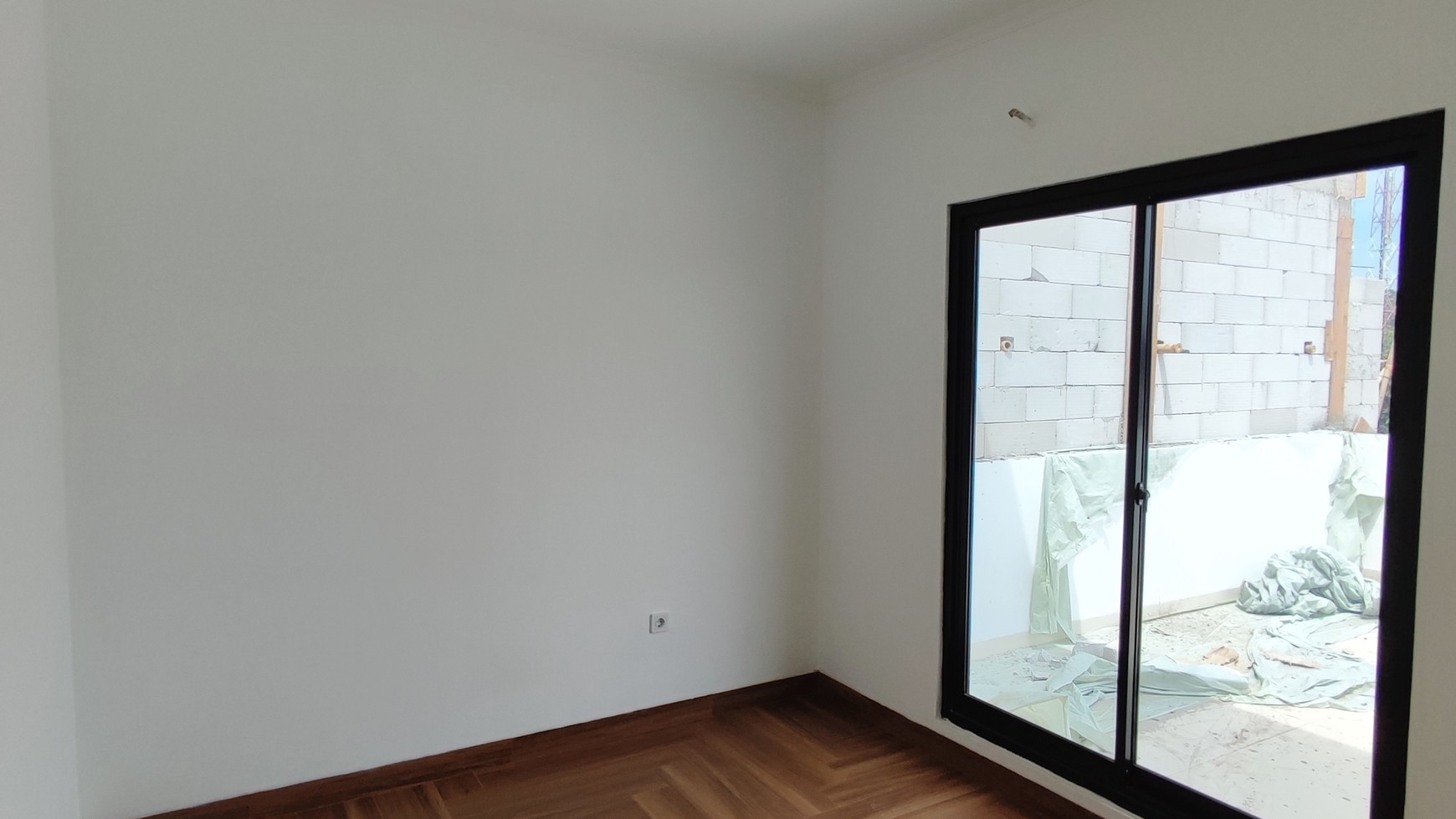 Flash Sale. Rumah 3 Lantai Di Villa Melati Mas, Serpong