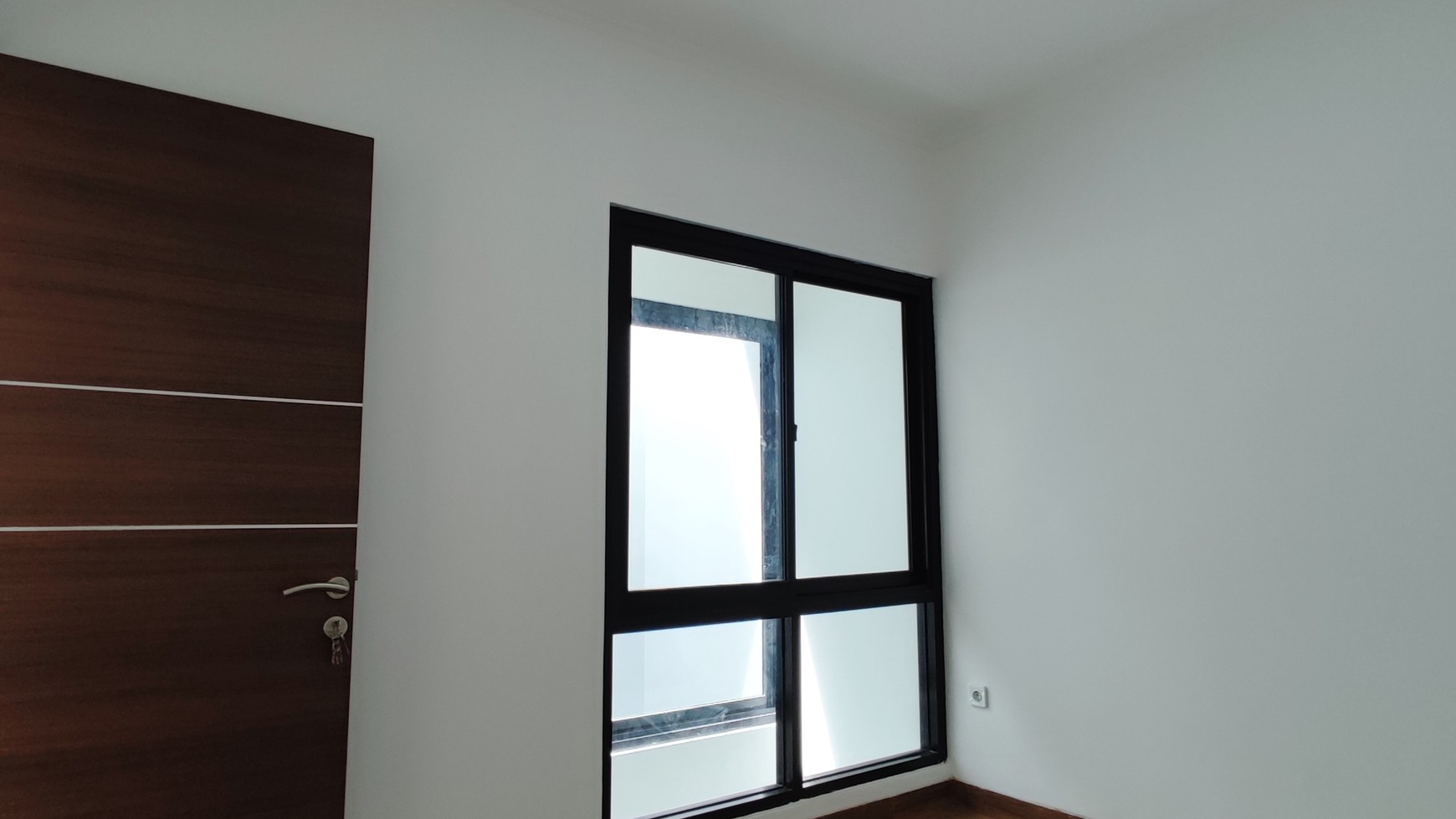 Flash Sale. Rumah 3 Lantai Di Villa Melati Mas, Serpong