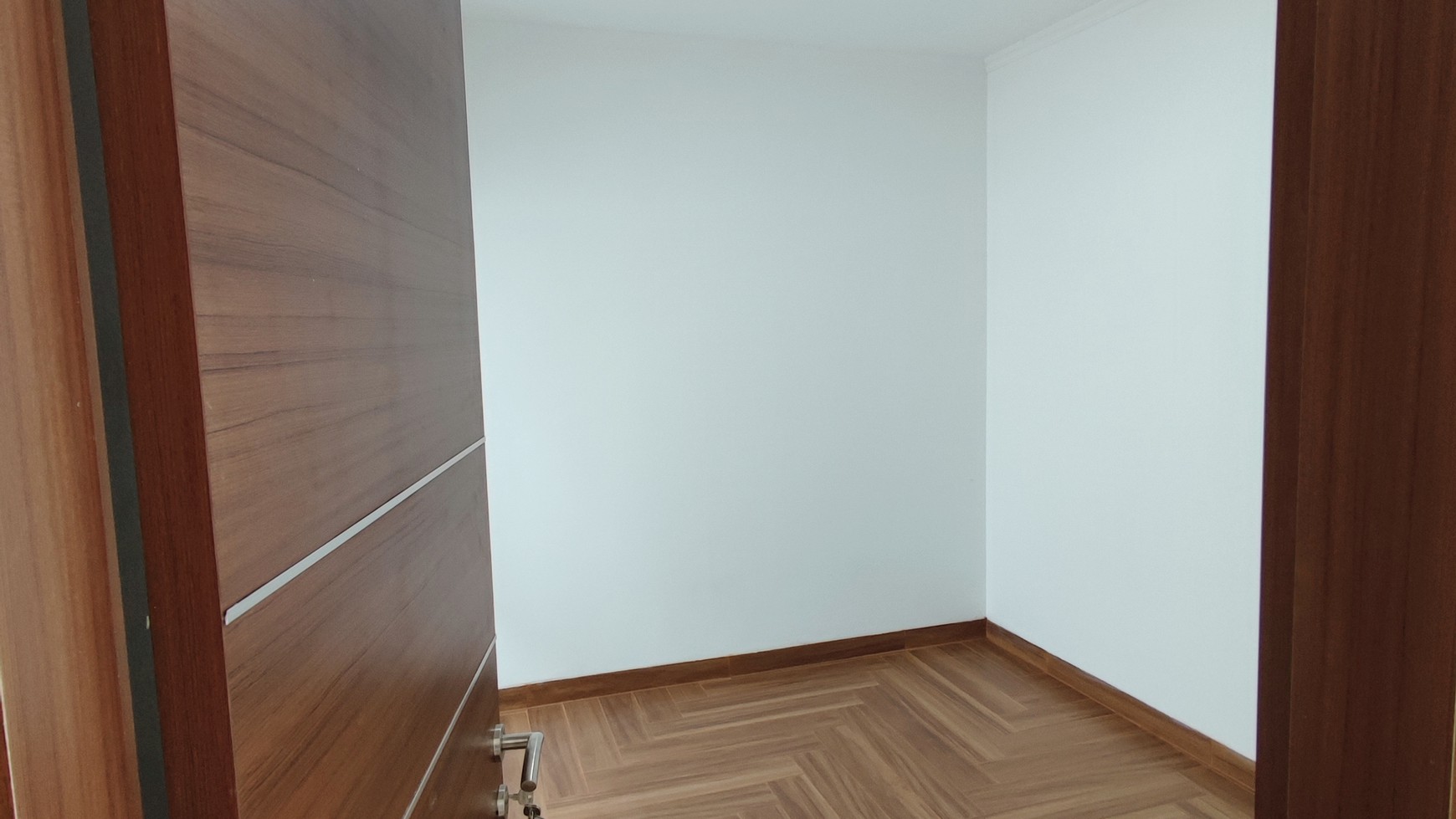 Flash Sale. Rumah 3 Lantai Di Villa Melati Mas, Serpong