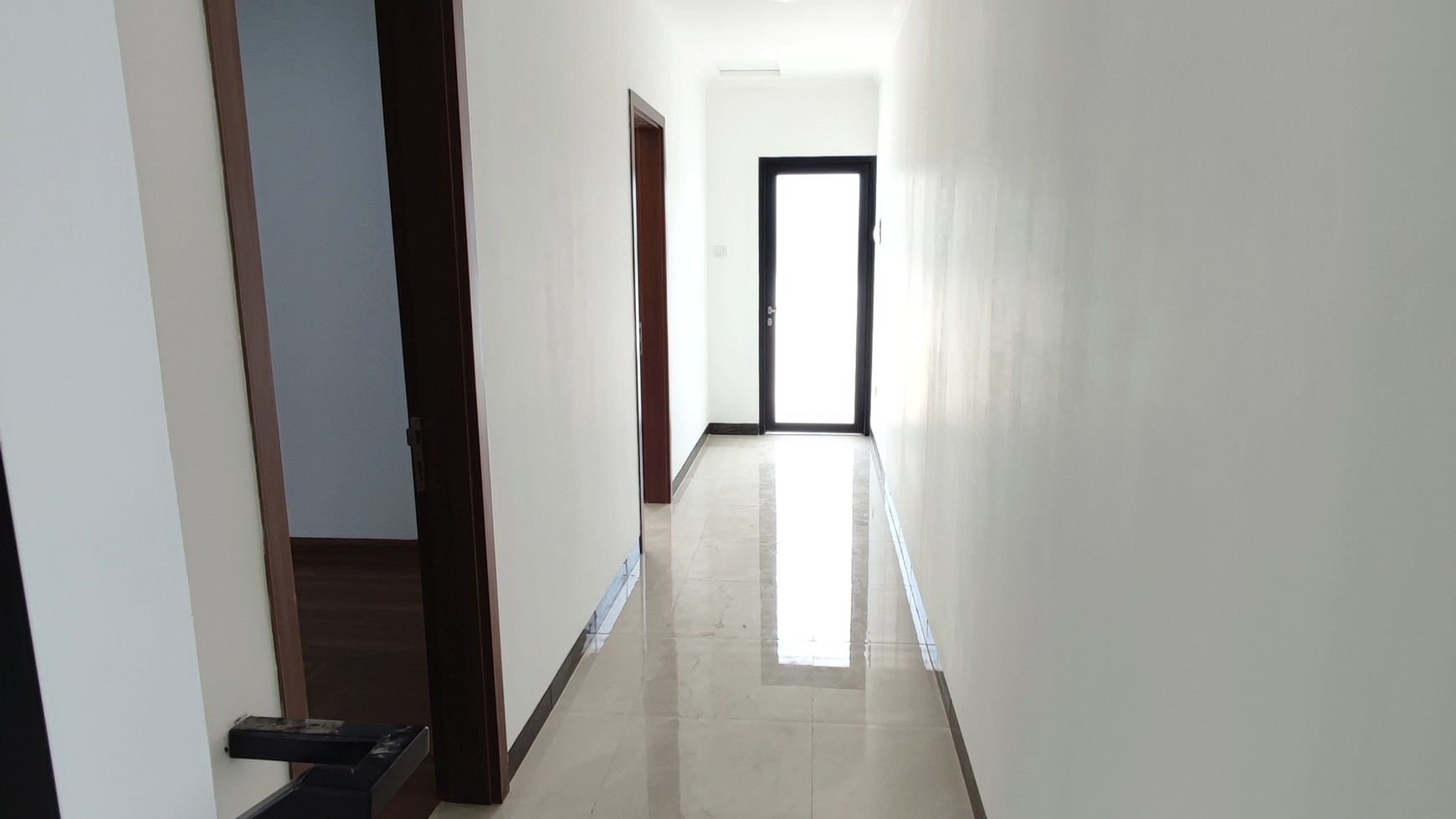 Flash Sale. Rumah 3 Lantai Di Villa Melati Mas, Serpong