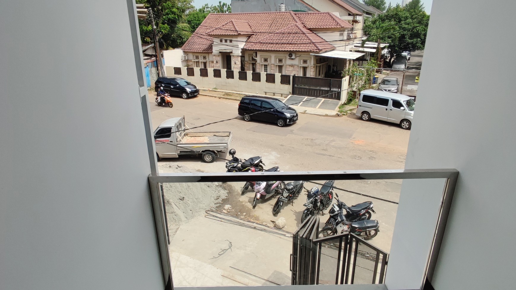 Flash Sale. Rumah 3 Lantai Di Villa Melati Mas, Serpong