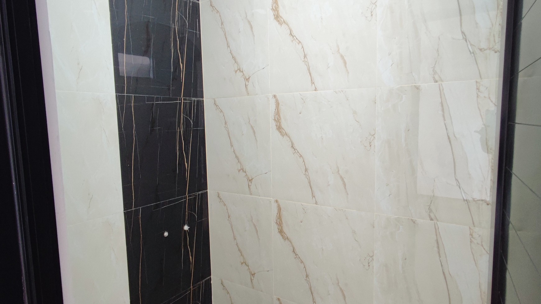 Flash Sale. Rumah 3 Lantai Di Villa Melati Mas, Serpong