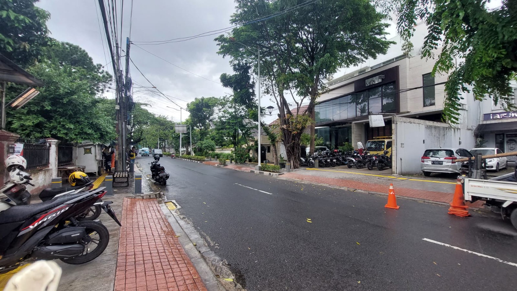 Rumah siap huni cocok untuk usaha di Jakarta 