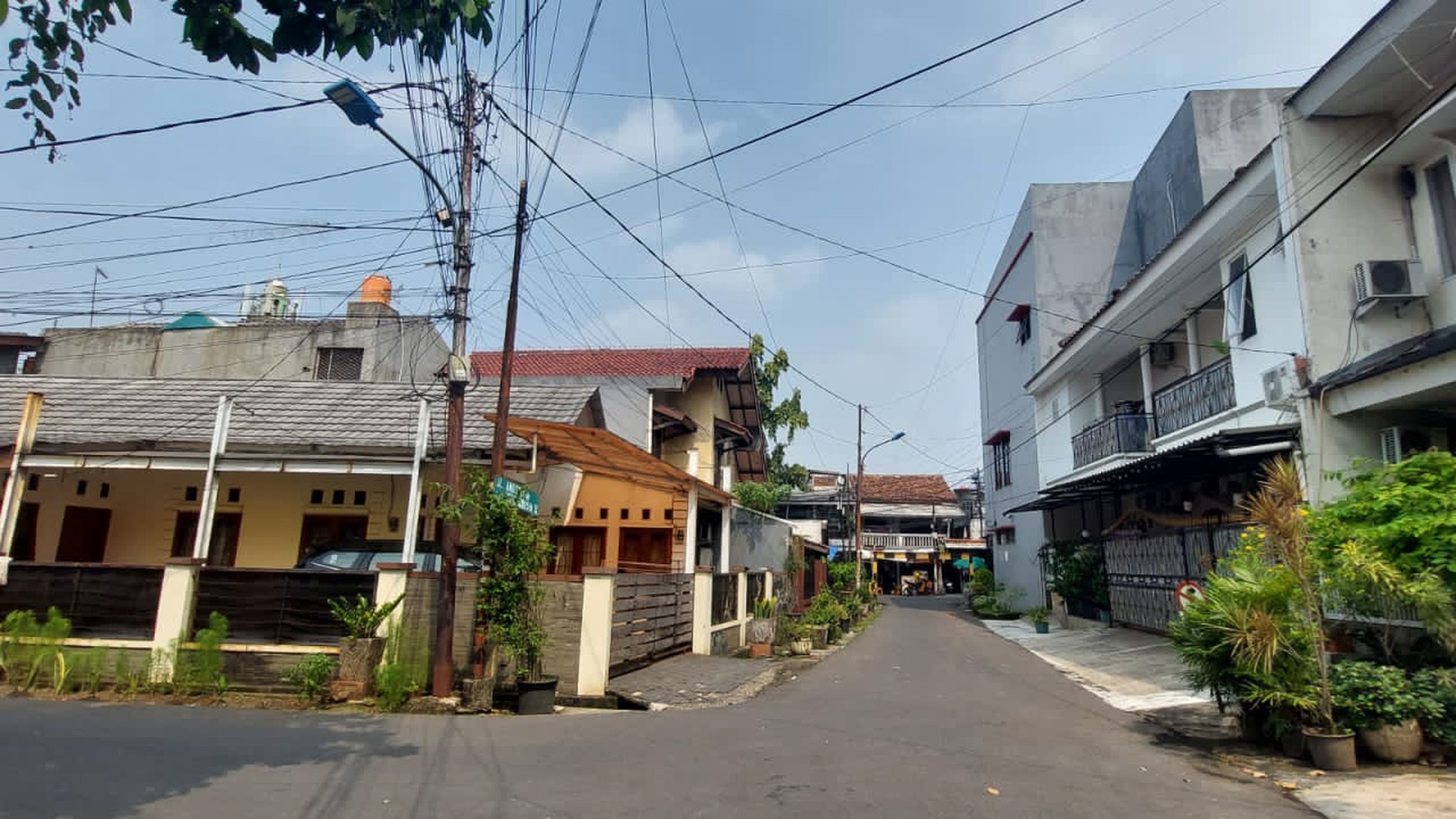 Rumah BerLokasi Strategis di Jakarta barat