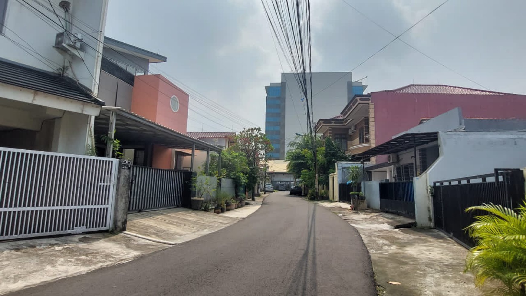 Rumah BerLokasi Strategis di Jakarta barat