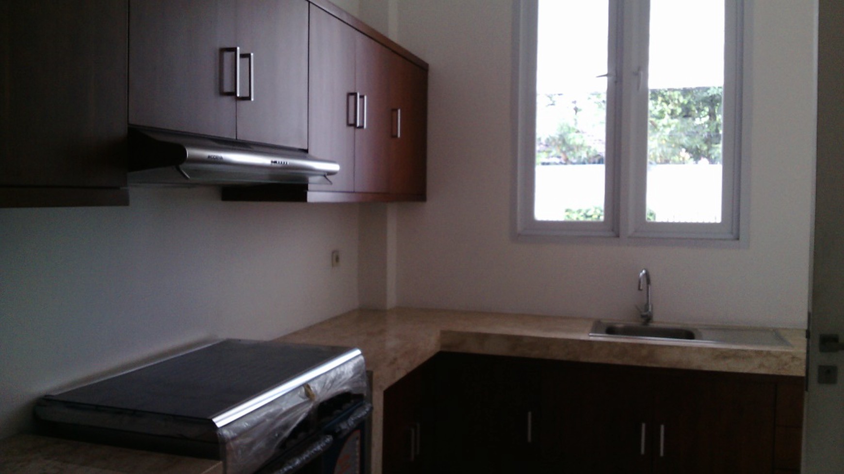 Beautiful house in the prime area of Kemang ready to rent