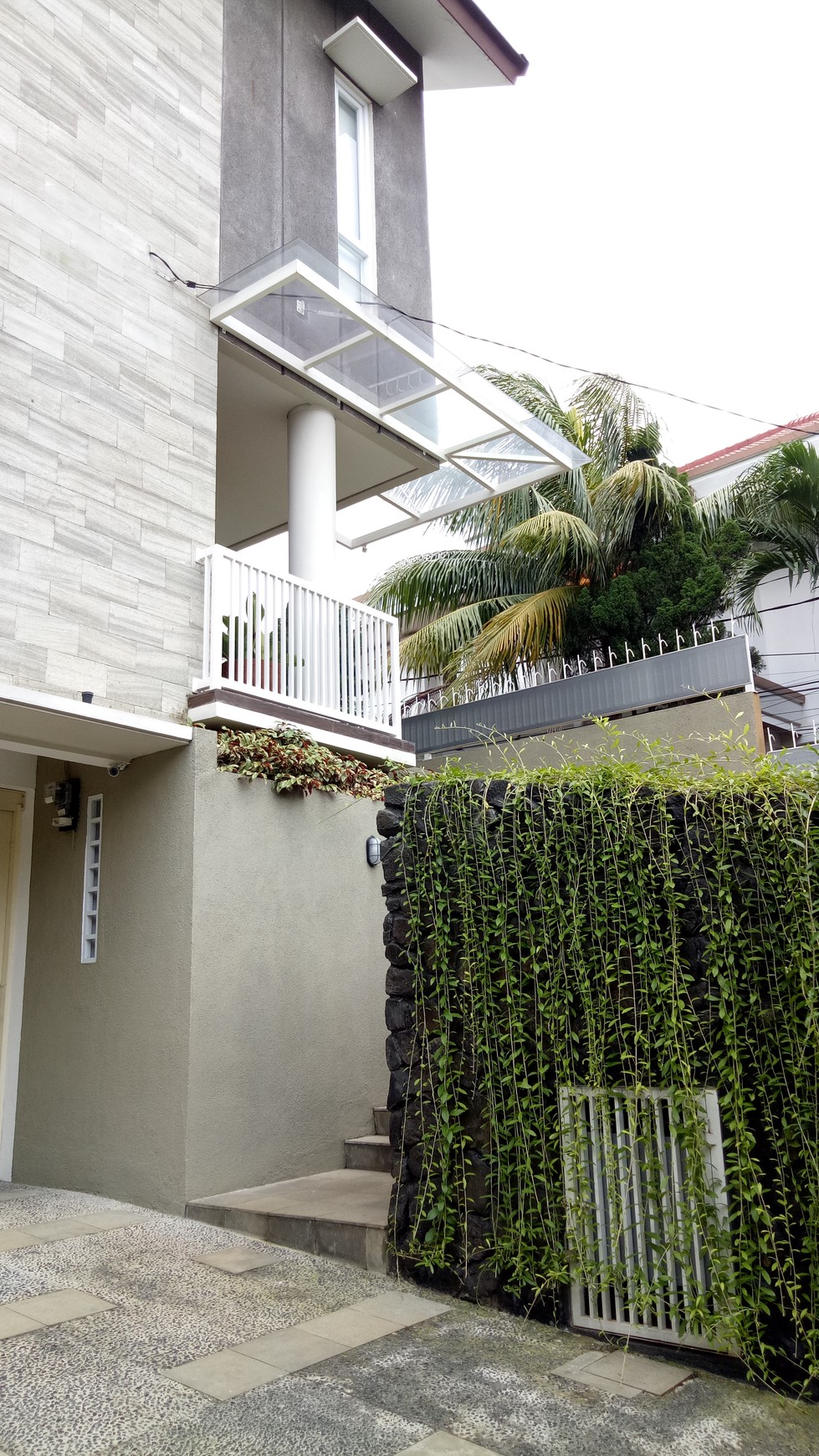 Classic modern house in Kemang  "The price can be negotiable"