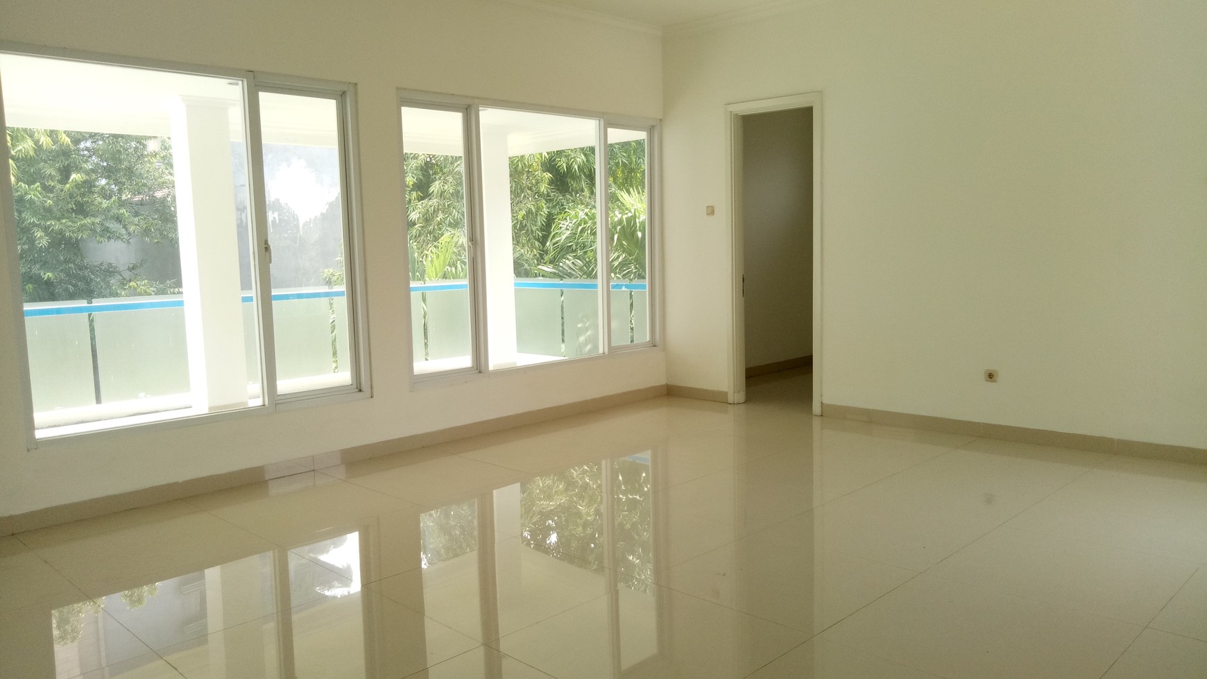 Beautiful house in Kemang area ready for rent