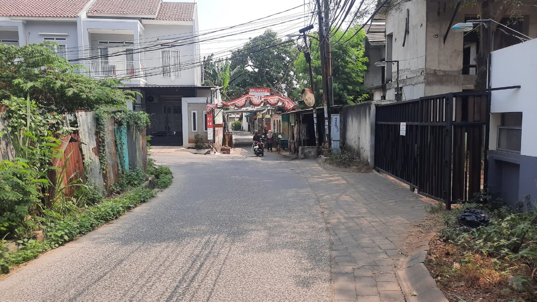 Rumah Hitung Tanah dengan Kondisi Apa Adanya @The Kahyangan, Ciputat