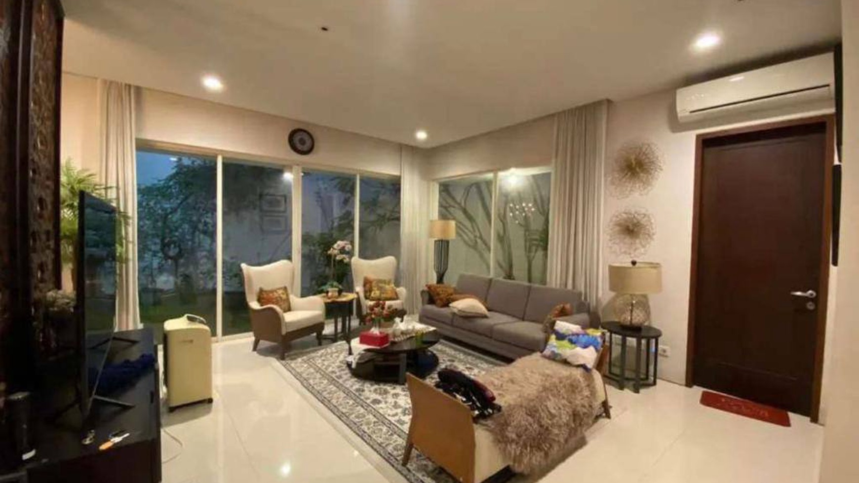 DIJUAL RUMAH 2 LT FULL FURNISHED DI GRAHA FAMILY SURABAYA BARAT